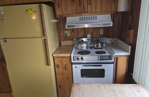 Toivola Cabin | Sandy Lake Retreat Charming 2-bedroom cabin with WiFi, AC steps from the lake!