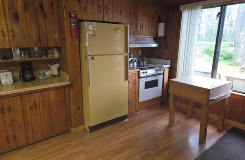 Toivola Cabin | Sandy Lake Retreat Charming 2-bedroom cabin with WiFi, AC steps from the lake!