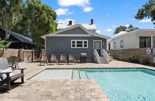 Lincolnville House | Sanford Splash l Pool l Dogs OK l Walk to DNTN