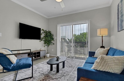 Far North Dallas Apartment | Sapphire 1BD Loft - Pool, Gym & Free Parking!