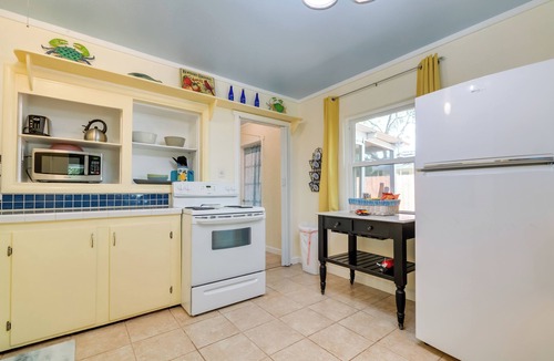 Crystal River Cottage | Scallop Season: Crystal River Home w/Dock!