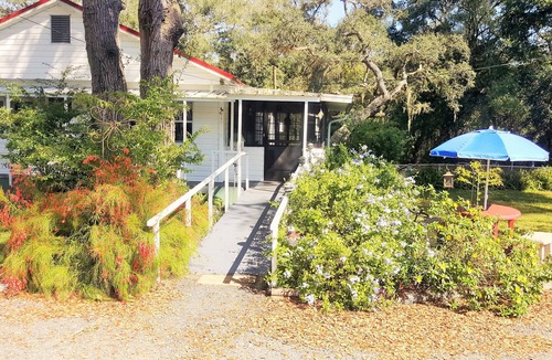 Webster House | Scenic relax place in Webster
