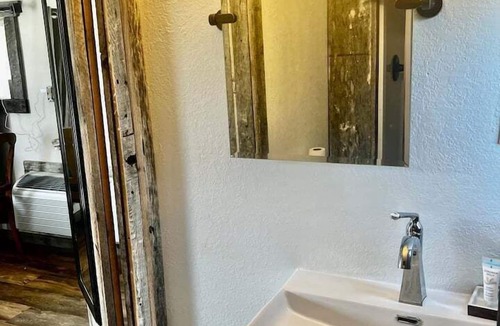 Lansing Hotel | Scenic Valley Motel