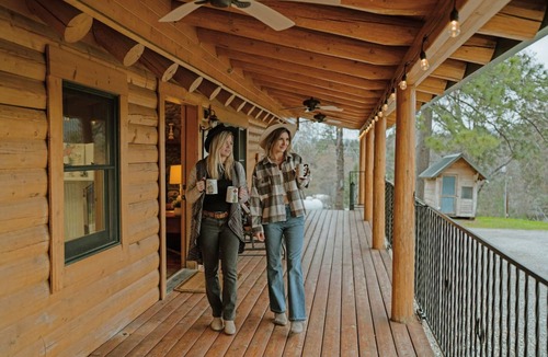 Mariposa Apartment | Scenic View Timber Lodge Hottub by Casa Oso