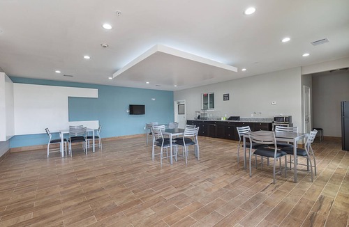 Barrett Hotel | Scottish Inns & Suites