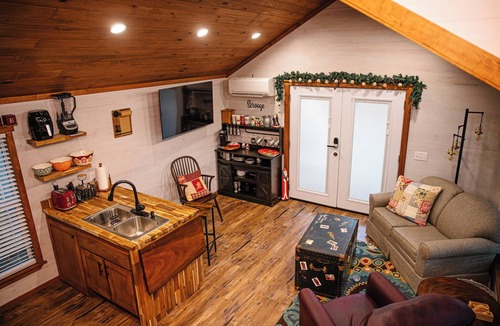 Cairo Cabin | Scrooge: Cozy tiny cabin on Christmas Tree Farm in South Georgia.