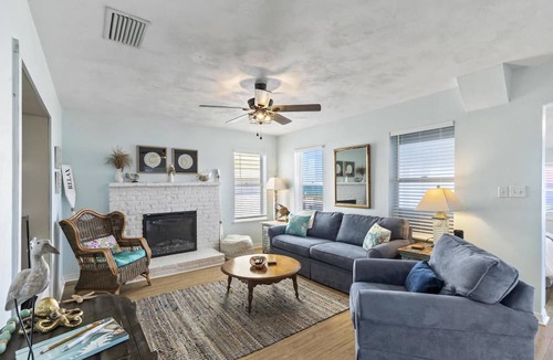 Flagler Beach House | Sea Legs Charming Beachfront Cottage in Flagler Beach - Steps to the Sand, Sunrises & Sunsets
