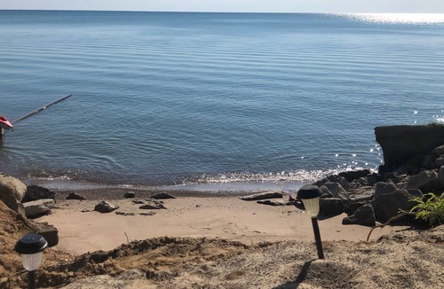 Jeddo Cottage | SEADOG: Lakefront at your doorstep, 50ft. private beach, 6 miles s of Lexington!
