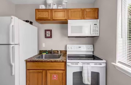 Biloxi Condo | Seashell and Sand Studio