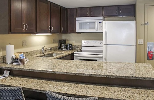 Daytona Beach Hotel | Seaside Fun! Balcony King Suite + Pool, Fitness, Arcade & Boardwalk!