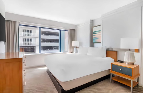 Daytona Beach Hotel | Seaside Fun! Balcony King Suite + Pool, Fitness, Arcade & Boardwalk!