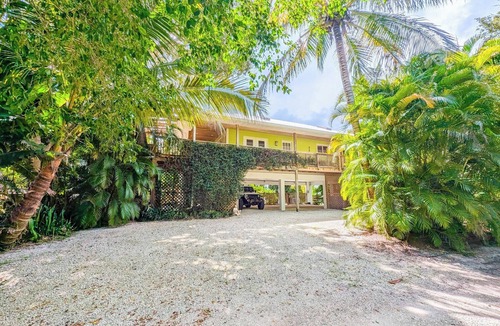 Summerplace House | Seaside Tropical Treehouse on Orchid Island - Walk to Dog-Friendly Private Beach