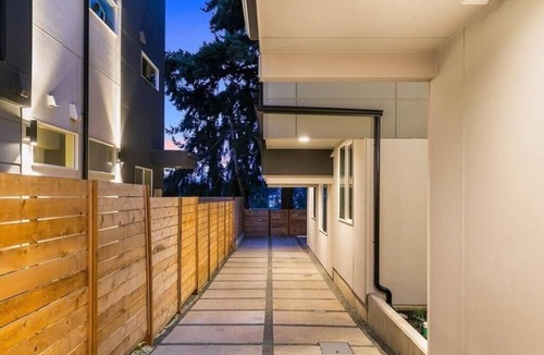 Mann House | Seattle Modern Townhouse + Rooftop, near Stadiums