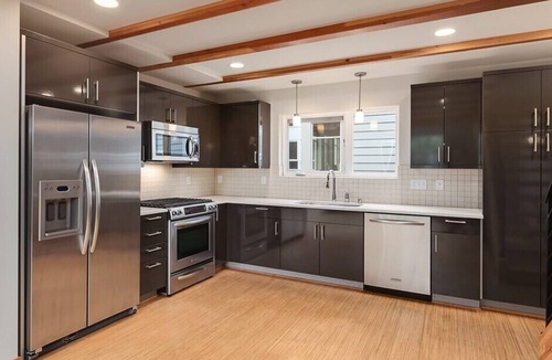 Miller Park House | Seattle Vacation Home: Impeccably finished 2 bedroom/2 bathrooms with parking
