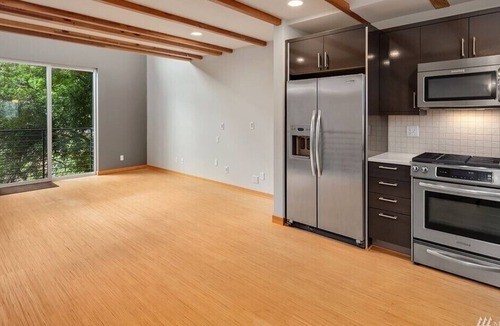 Miller Park House | Seattle Vacation Home: Impeccably finished 2 bedroom/2 bathrooms with parking