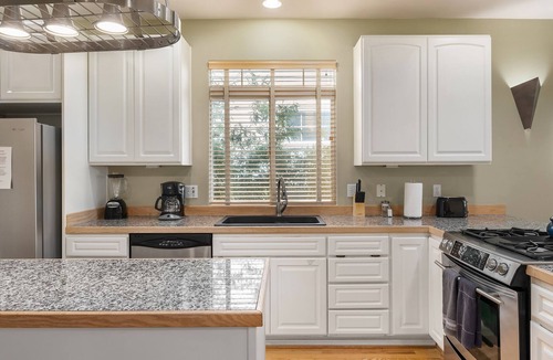 Miller Park House | Seattle Vacation Home: The Vineyard: 3 bedroom/2.5 bathroom