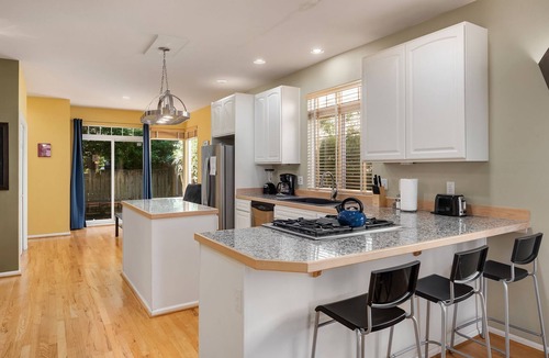 Miller Park House | Seattle Vacation Home: The Vineyard: 3 bedroom/2.5 bathroom