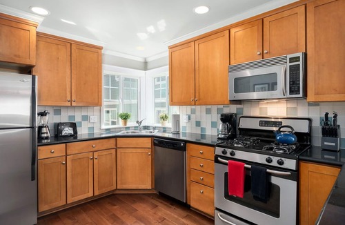 Miller Park House | Seattle Vacation Home: Wall Street - Luxury 3 bed/2.5 bath, great location