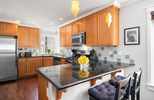 Miller Park House | Seattle Vacation Home: Wall Street - Luxury 3 bed/2.5 bath, great location