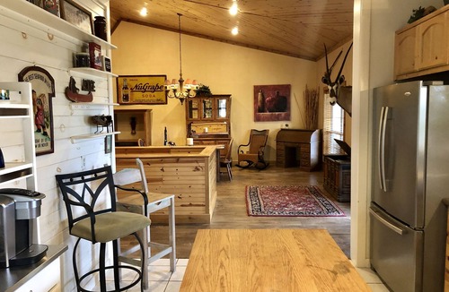 Calico Rock Cabin | Secluded 3 Acres on the White River. Custom Cabin with HotTub and Fire Pit!