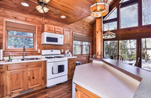 Conover House | Secluded 3-bedroom cabin in Conover with WiFi, AC, Complimentary Firewood