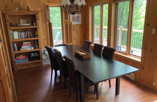 La Peche Cottage | Secluded 4-season lakeside cottage retreat