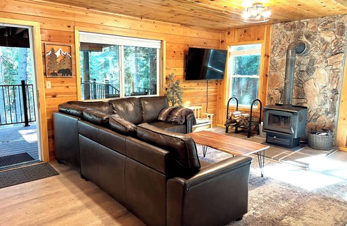 Alta Cabin | Secluded Cabin with Hot tub on spacious private lot