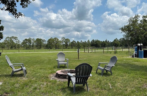 Okeechobee Cottage | Secluded charming two bedroom cottage