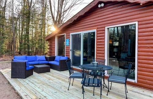 Gladstone Cabin | Secluded Log Cabin on 10 acres