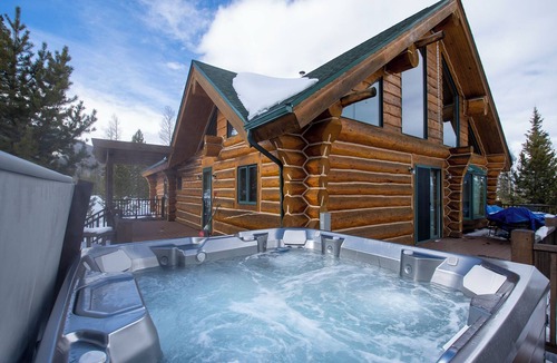 Tabernash Cabin | Secluded Log Cabin on 40 Acres pet friendly & hot tub