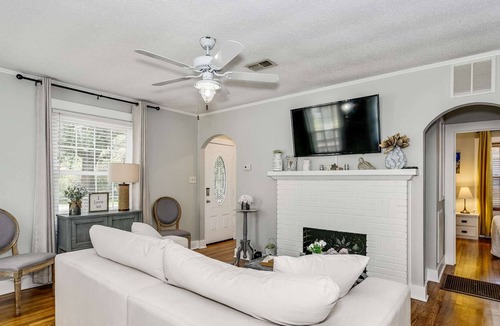 New Warrington House | Serendipity Point - Navy Point Cottage - Minutes to Downtown or N.A.S. Pensacola - Budget Friendly