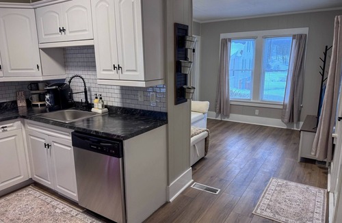 Slippery Rock House | Serene 1-bedroom house in welcoming Slippery Rock