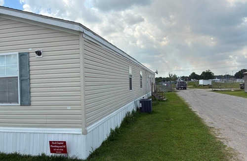 Lake Charles House | Serene 3-bedroom mobile home with AC in Lake Charles