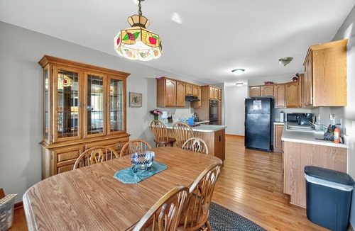 Pearl Beach House | Serene 5-bedroom waterfront house with AC in Algonac,