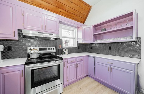 Van Alstyne House | Serene peaceful Purple Pyramid Escape 2 Bed 2 Bath
