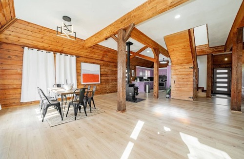 Van Alstyne House | Serene peaceful Purple Pyramid Escape 2 Bed 2 Bath