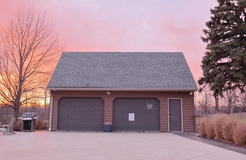 McLean County Apartment | Set on peaceful 5 acres, 5 min from town, Private Building, Level 2 EV Charger