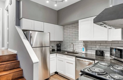 Soulard Condo | Settle into Soulard! 6 Bedrooms 4 full baths