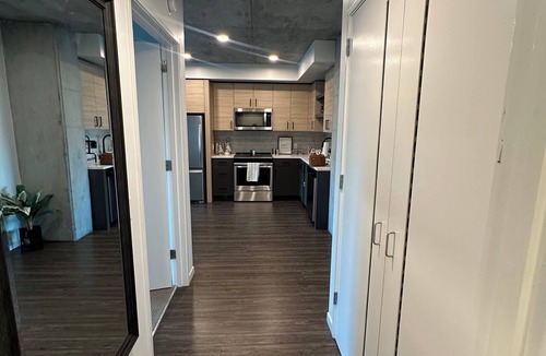 Tenderloin Apartment | SF Skyline retreat 2