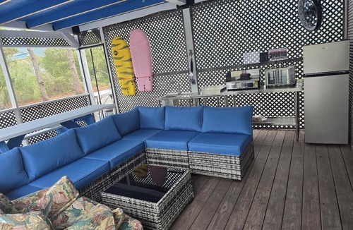 St. George Island Cottage | SGI Cottage, Ground Level, 2/10 mile to Beach, Cozy & Affordable, Screened Patio