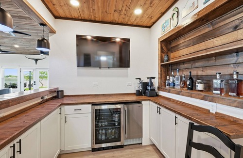 Graford House | Shady Cove- Waterfront, Private Dock, Hot tub- close to Rocker B!