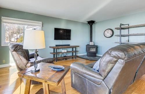 Cecil House | Shawano Lake House w/Boat Dock, Kayaks, & Grill!