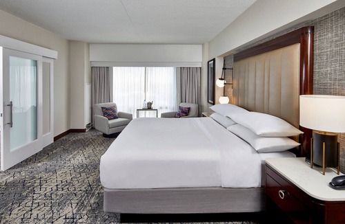 Indianapolis Hotel | Sheraton Indianapolis Hotel at Keystone Crossing