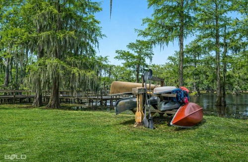 Uncertain House | Shipwreck with upper deck, Dock Access, Kayaks