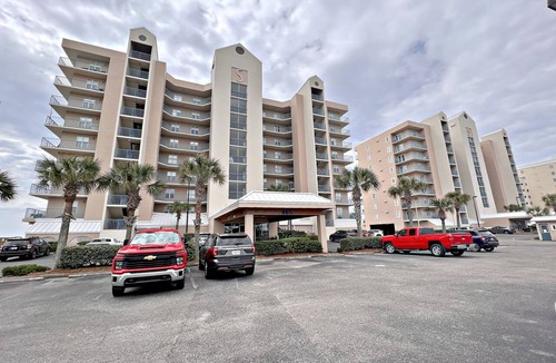 Gulf Shores Condo | Shopping ~ Dining ~ Fun in the sun 🌞 Hurry, Don't Walk, RUN! 🌴