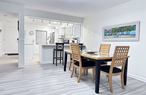 Cocoa Beach Condo | Short-Term Stay Nurses Welcome Architect Des. Luxury Master Suite with 2BR Guest