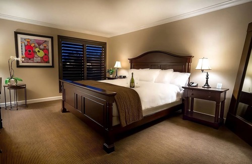 Cupertino Hotel | Silicon Valley Stay | Executive King | Free Breakfast | Pool, Pets Allowed