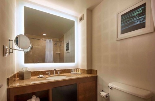 Newark House | Silicon Valley stays close to the freeways !
