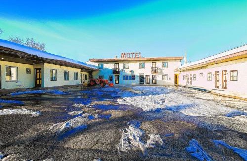 Hurley Hotel | Silver Street Motel by OYO