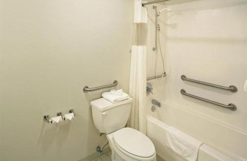 Shelbina Hotel | Simple Rewards Inn